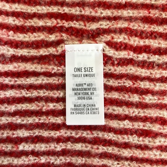 |4 for $20| 🤍  aerie - Reversible Red+White Stripped Tuque - Picture 4 of 8